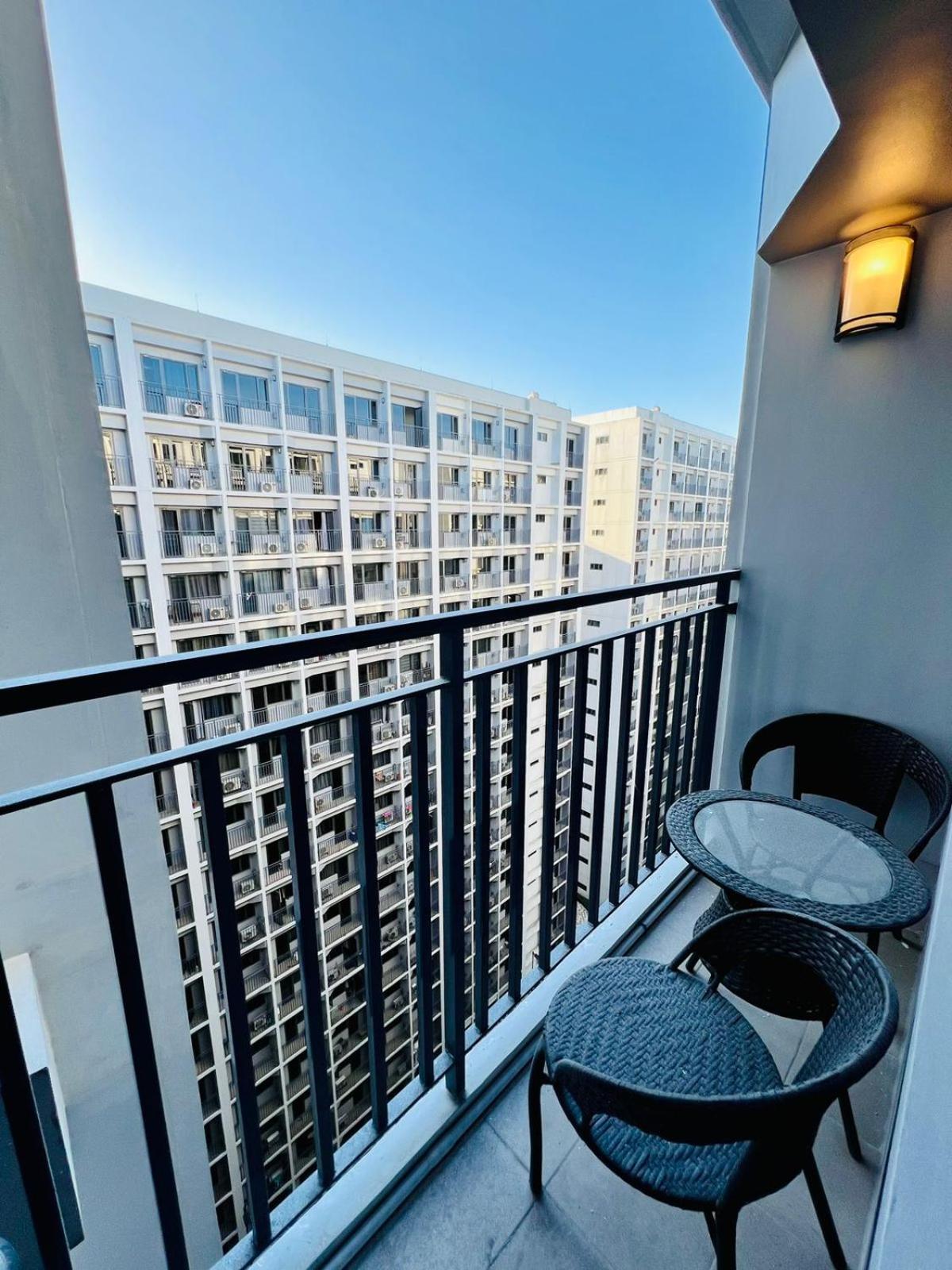 Shore 2 Residences Tower 2 Pasay Exteriör bild